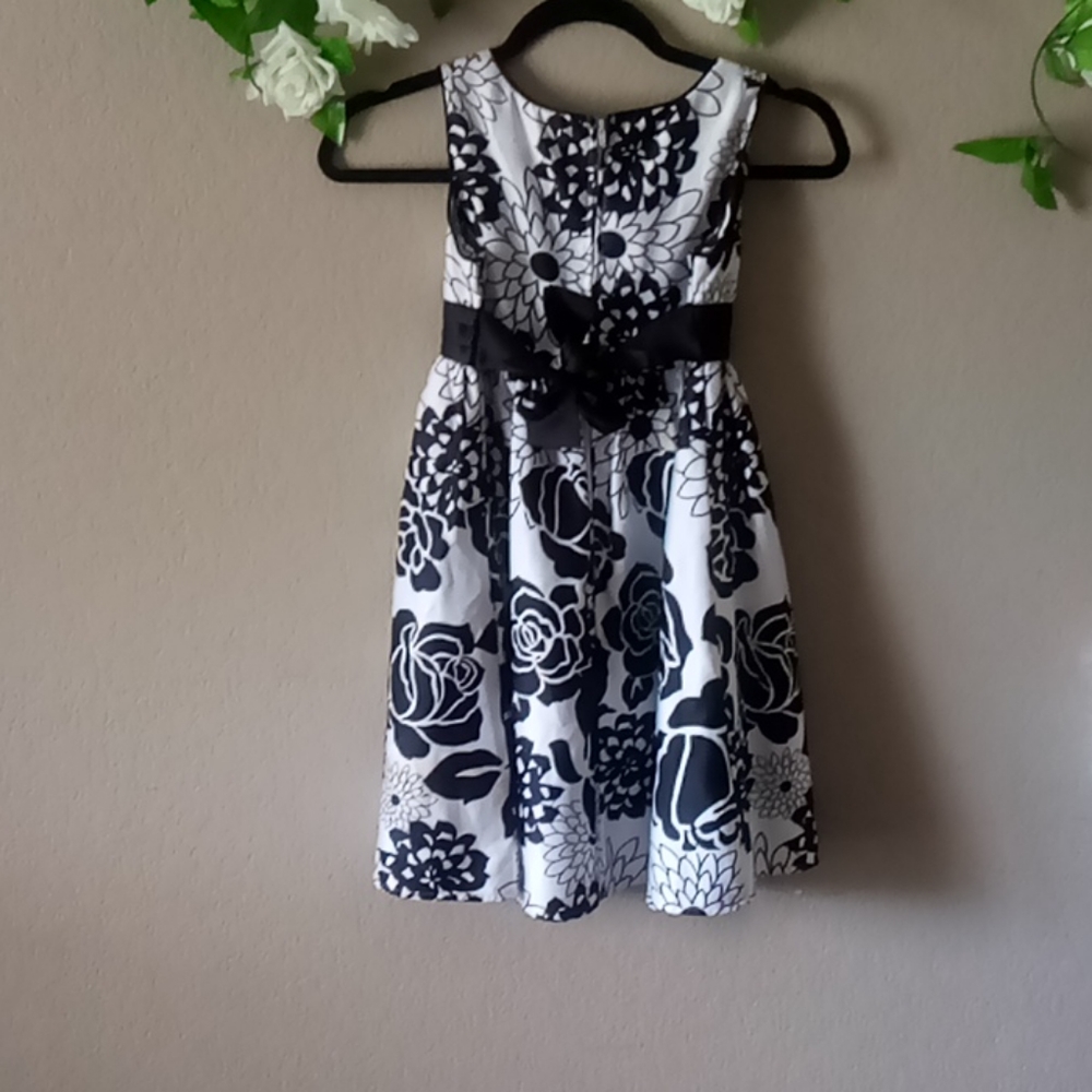 Twirl worthy Black and White floral  Girls Kids Dress size  7 - Picture 3 of 5